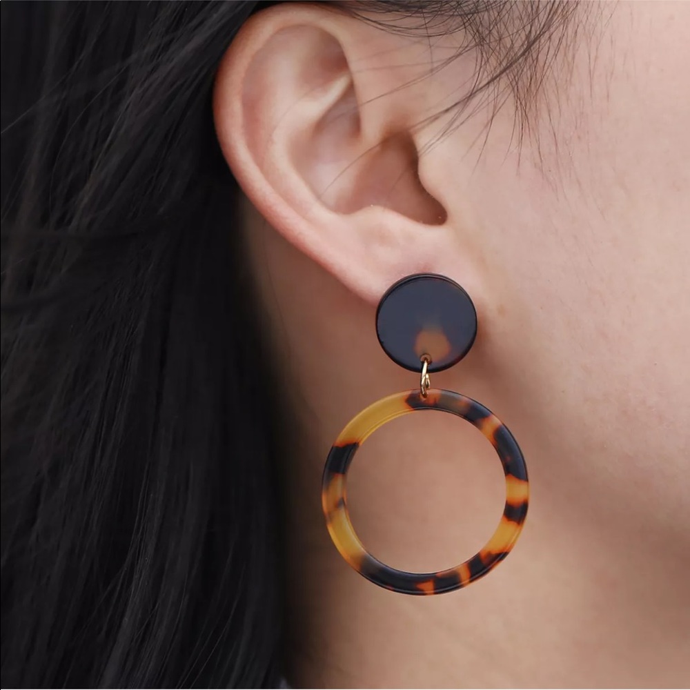 🎉2XHP🎉Tortious Shell Acrylic Hood Earrings!